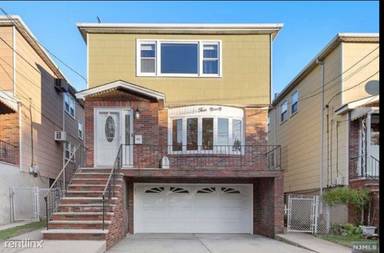 Main picture of 490 Forest St