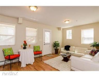 Main picture of 215 Saratoga St