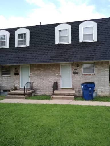 Main picture of 2221 S Market St