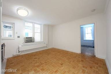 Main picture of 207 E 66th St