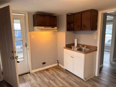 Main picture of 122 Hayward Ave