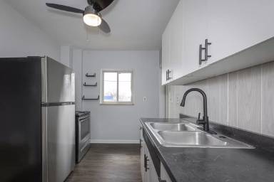 Main picture of 4801 Lewis Ave
