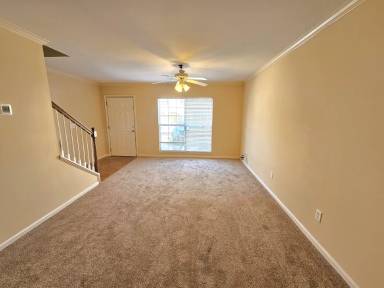Main picture of 32 Rimmon Trl