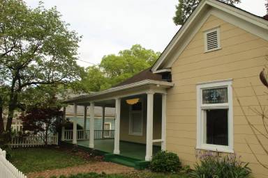 Main picture of 459 Glenwood Ave SE
