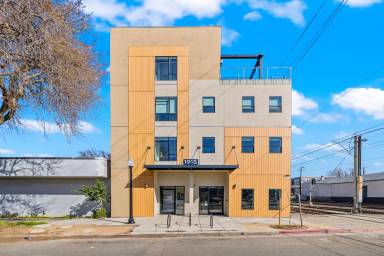 Main picture of 1915 S St