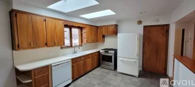 Main picture of 204 Vineyard Ave