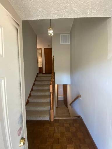Main picture of 906 Flanders Ln