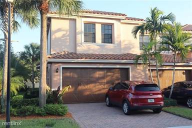 Main picture of 112 Riverwalk Cir W