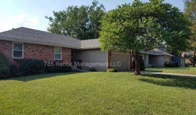 Main picture of 2831 SW Herefordshire Rd