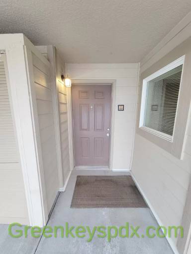Main picture of 15320 NW Central Dr