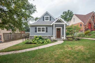 Main picture of 411 W Davis Ave