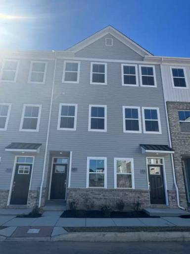 Main picture of 28 E Front St