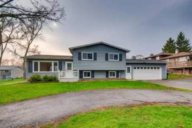 Main picture of 7413 Barry Ave
