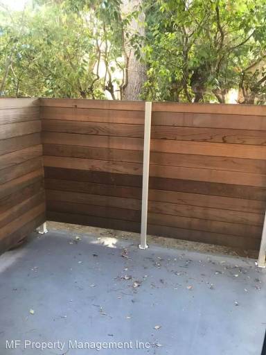 Main picture of 115 S Swall Dr