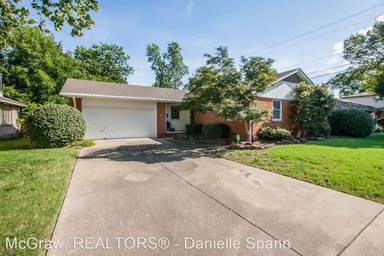 Main picture of 4003 E 52nd St