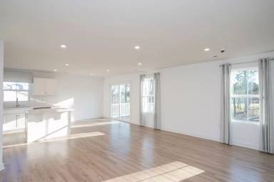 Main picture of 715 Cottage Dr