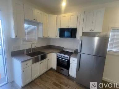Main picture of 11813 S Main St