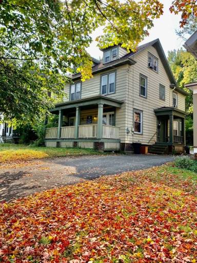 Main picture of 922 Westcott St