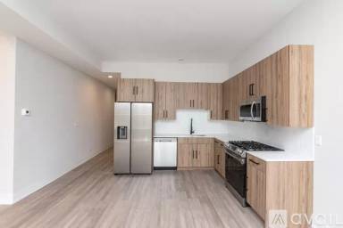 Main picture of 1907 S Racine Ave