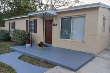 Main picture of 520 N 69th Ave