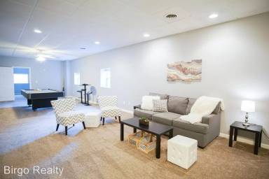 Main picture of 852 W North Ave