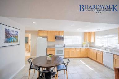 Main picture of 3875 N Mountain Oak Dr