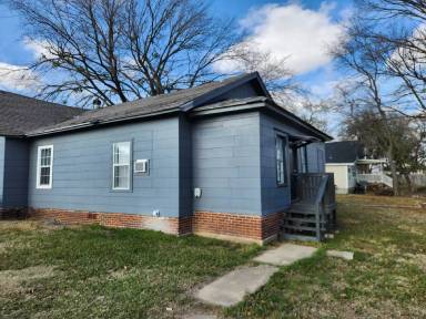 Main picture of 400 W 15th St