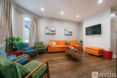 Main picture of 2923 N Wisner Ave