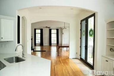 Main picture of 47 W Calhoun Ave