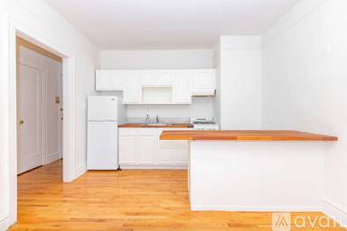 Main picture of 61 W 17th Rd