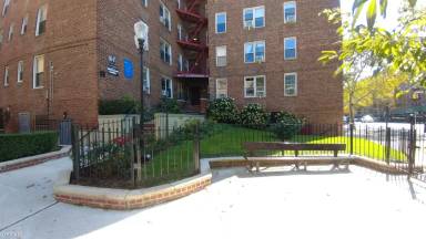 Main picture of 6637 Yellowstone Blvd