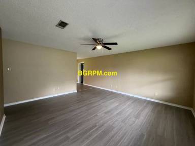 Main picture of 28 Parkview Dr