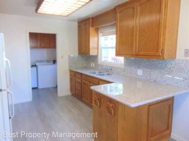 Main picture of 1689 Park St