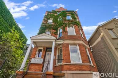 Main picture of 1537 W Augusta Blvd