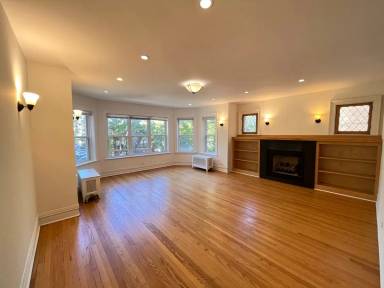 Main picture of 6150 N Hoyne Ave