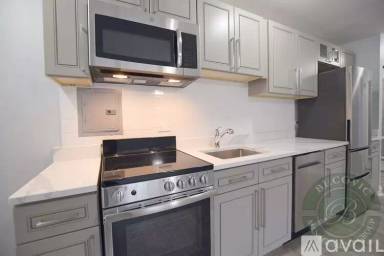 Main picture of 7710 N Sheridan Rd