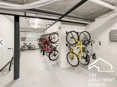 Main picture of 512-20 W Cornelia Ave