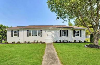 Main picture of 320 Mitchell Rd
