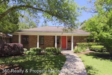 Main picture of 4726 Waring St