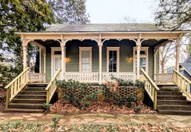 Main picture of 955 Rogers St
