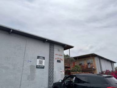 Main picture of 1841 S Irving Ave