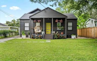 Main picture of 4647 Crescent St
