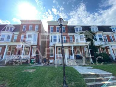 Main picture of 220 W Jackson St