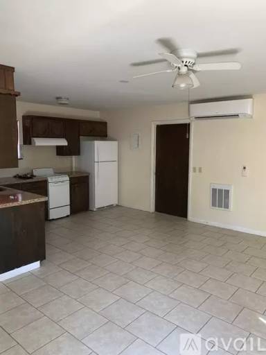 Main picture of 19 E 11th St