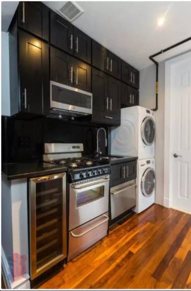 Main picture of 221 E 23rd St