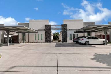 Main picture of 1012 E La Cantera Ave