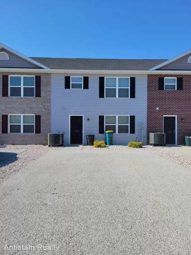 Main picture of 136 Delano Dr