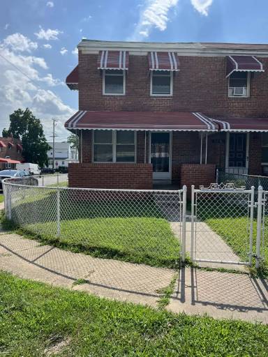 Main picture of 3018 Larue Sq E