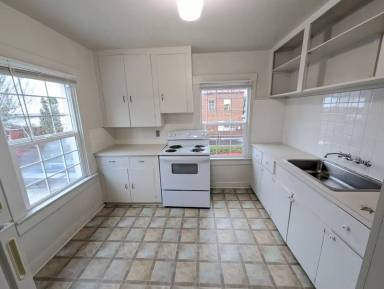 Main picture of 4712 SE Belmont St