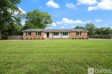 Main picture of 100 Oxford Dr